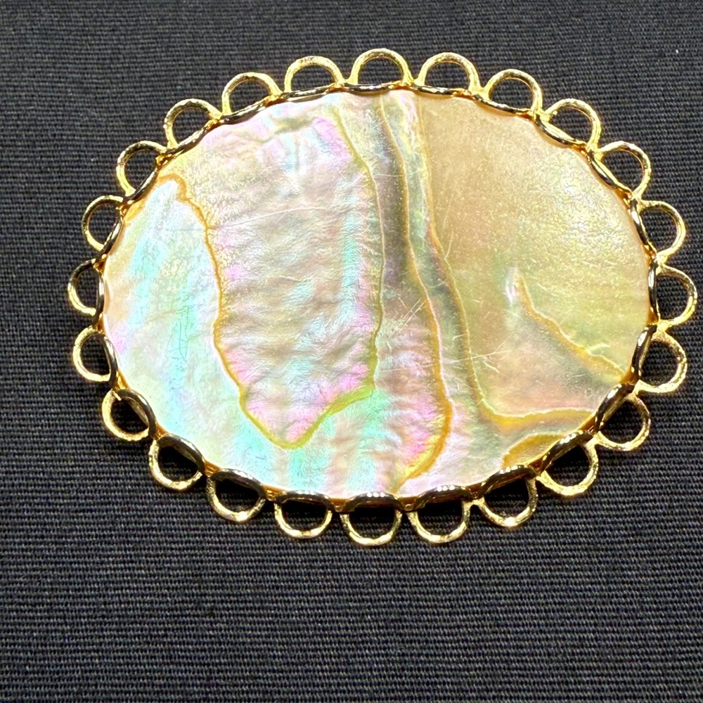 Vintage Gold Tone Oval Mother of Pearl Shell Wire Loop Border Brooch Pin 80s - Picture 4 of 9